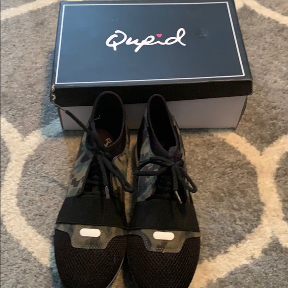 Camo and black slip on shoe. Brand new in box. - Picture 3 of 7